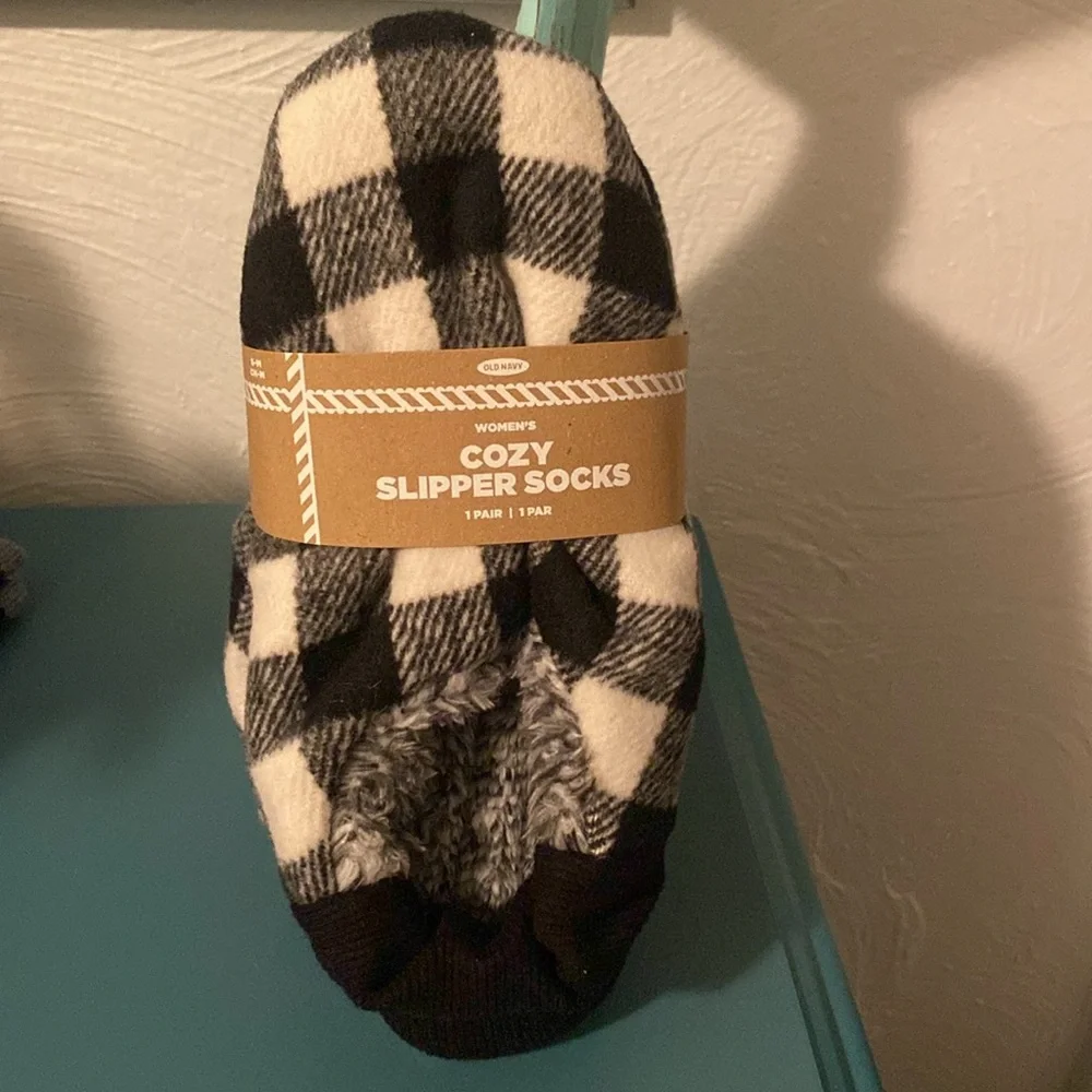 Cozy Bundle - Fuzzy Slipper Socks & Gloves